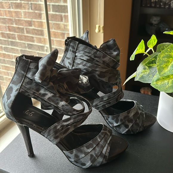 Deb Cheetah Print Heels - Picture 2 of 6